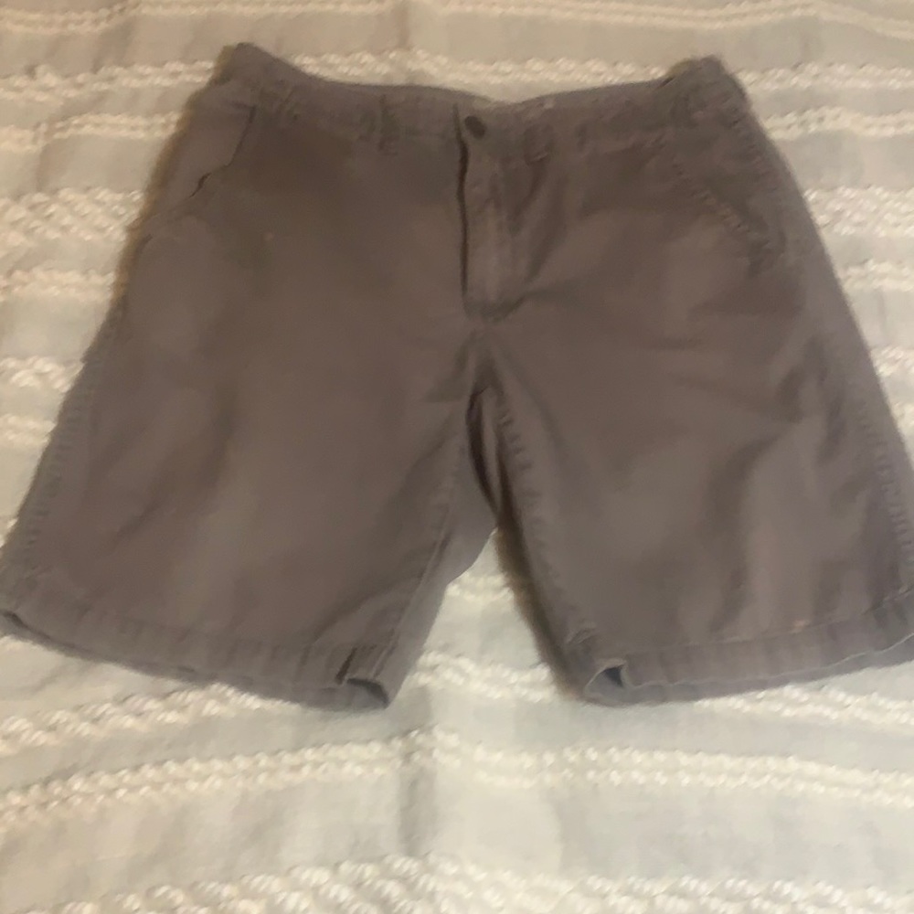 🌸 $3 if Bundled - Men’s Size 32 Arizona brand Flat Front shorts PLEASE READ